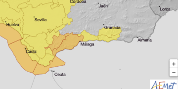 Aemet eleva la alerta a naranja por fuertes lluvias este lunes en la Costa del Sol