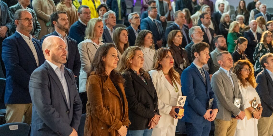 Mijas respalda el talento joven en el acto de distinciones de la Facultad de Turismo de la UMA