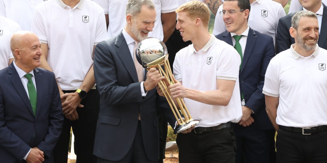 El Rey Felipe VI recibe al Unicaja tras ganar la Copa en Gran Canaria