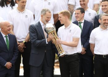 El Rey Felipe VI recibe al Unicaja tras ganar la Copa en Gran Canaria
