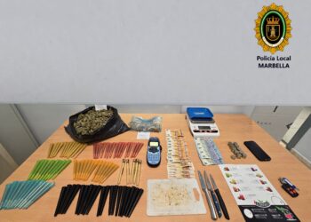 La Policía Local desmantela un supuesto club de fumadores en Nueva Andalucía sin licencia de apertura y en el que se vendía droga