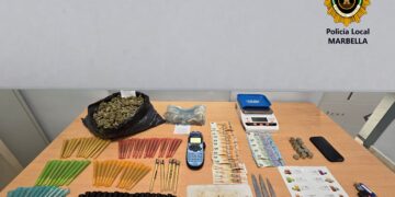 La Policía Local desmantela un supuesto club de fumadores en Nueva Andalucía sin licencia de apertura y en el que se vendía droga