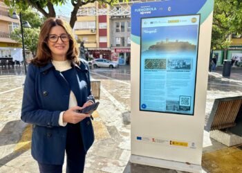 El Ayuntamiento de Fuengirola instala seis tótems interactivos en distintos puntos de la ciudad para informar de las actividades municipales