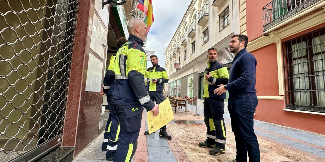 Los Bomberos de Fuengirola revisan los establecimientos de hostelería dentro de su Plan Anual de Inspección