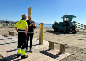 El Ayuntamiento de Fuengirola trabaja en la puesta a punto del litoral de cara a la Semana Santa