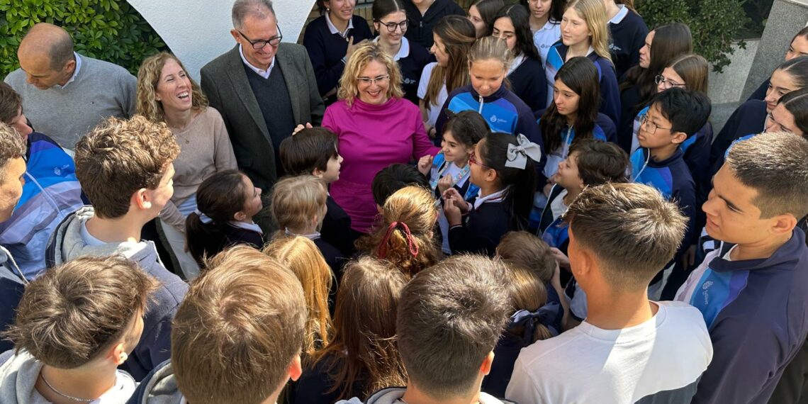 El Ayuntamiento de Fuengirola y el Colegio Salliver mantendrán el arroyo Pajares libre de ‘basuraleza’