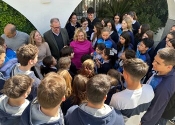 El Ayuntamiento de Fuengirola y el Colegio Salliver mantendrán el arroyo Pajares libre de ‘basuraleza’