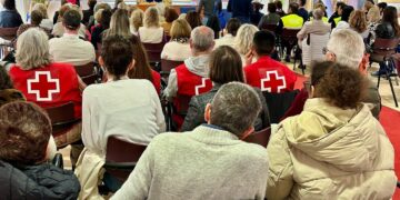 La alcaldesa de Fuengirola, Ana Mula, da lectura al manifiesto con motivo del Día Internacional de la Mujer