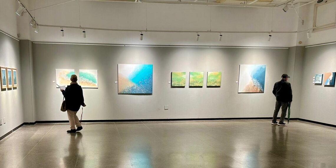 Últimos días para visitar la exposición ‘Elements’, de Paula Stanley, en la Casa de la Cultura de Fuengirola