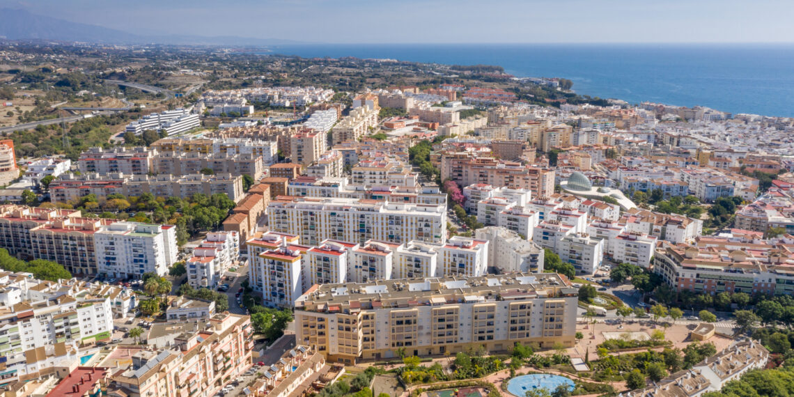 Estepona destinará parcelas de equipamiento público a la construcción de viviendas protegidas en alquiler