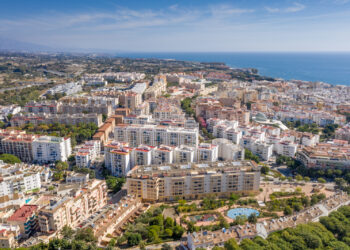 Estepona destinará parcelas de equipamiento público a la construcción de viviendas protegidas en alquiler