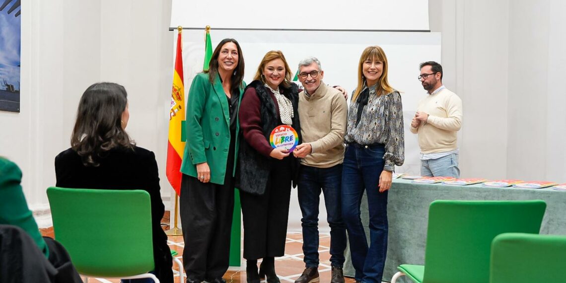La Junta reconoce como ‘Espacio libre de LGTBIfobia’ al Ayuntamiento de Torremolinos, dos centros educativos, y numerosas asociaciones del municipio