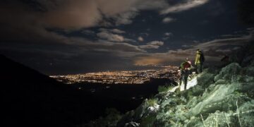 Bomberos rescatan de madrugada a dos jóvenes que se habían extraviado al descender desde La Concha