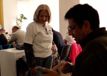 Más de 4.600 malagueños se formaron en competencias digitales en 2024 a través del voluntariado tecnológico