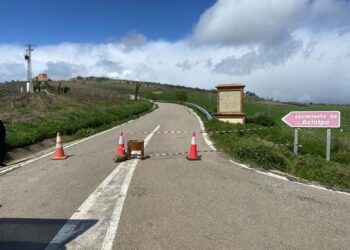 Más problemas en Ronda: La carretera MA-7402 de acceso a Acinipo, cortada por un deslizamiento