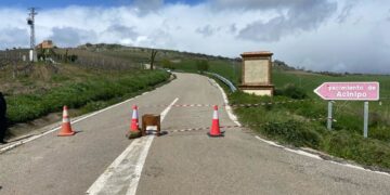 Más problemas en Ronda: La carretera MA-7402 de acceso a Acinipo, cortada por un deslizamiento