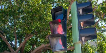 Torremolinos refuerza la accesibilidad con nuevos dispositivos acústicos en semáforos