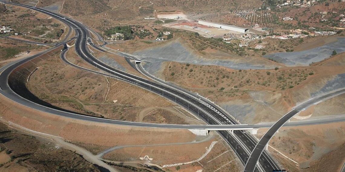 La autopista del Guadalmedina permanece abierta gratis tras desprendimientos en la A-45