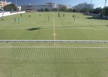 Una jugadora de 13 años sufre un traumatismo craneoencefálico tras golpearse con un muro en Marbella