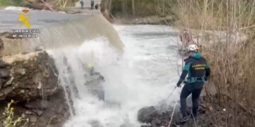 Continúa la búsqueda del motorista arrastrado por la corriente del río Genal