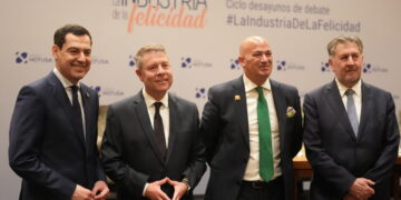 Moreno apuesta por un turismo sostenible como motor económico y social y destaca su impacto en Andalucía