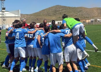 El Torremolinos cree en el ascenso directo y el Estepona encarrila el play-off