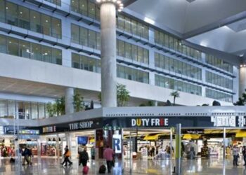 Adif suspende todos los servicios ferroviarios, pero los aeropuertos están operativos