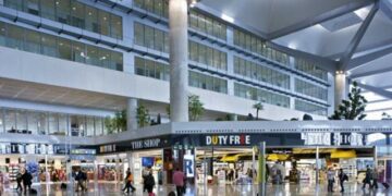 Adif suspende todos los servicios ferroviarios, pero los aeropuertos están operativos