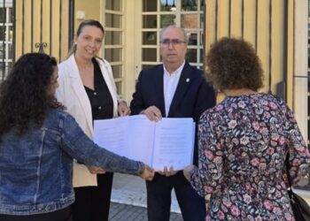 Ayuntamiento y comerciantes entregan 2.323 firmas en Subdelegación del Gobierno solicitando más seguridad