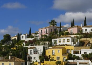 Obras de reparación en las calles de la Urbanización La Heredia de Benahavís