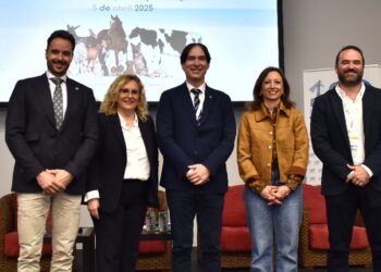 La Junta respalda las reivindicaciones de los veterinarios para que el Gobierno revise el nuevo decreto que “perjudica el ejercicio de la profesión”