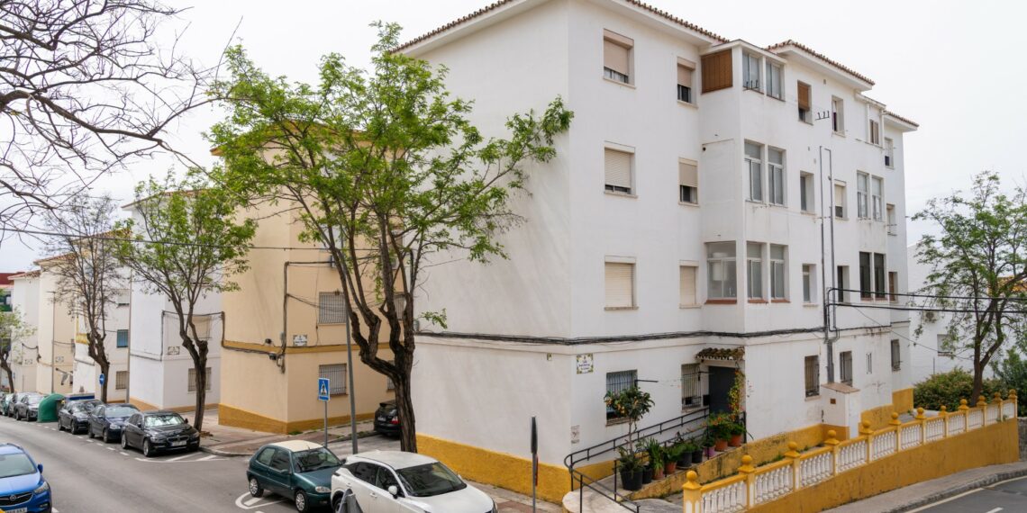 Estepona continuará con su plan de remodelación integral de barrios en Tres Banderas