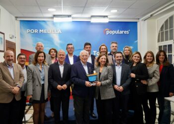 El PP de Málaga y el de Melilla se alían para exigir al Gobierno inversiones en los aeropuertos y mejoras en la movilidad de la Costa del So