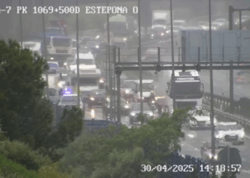 Un nuevo accidente en la A-7 complica el tráfico a la altura de Estepona en dirección a Marbella