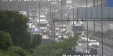 Un nuevo accidente en la A-7 complica el tráfico a la altura de Estepona en dirección a Marbella