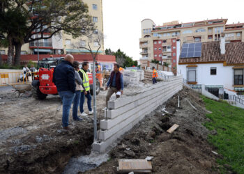 Marbella habilita una veintena de aparcamientos en la calle Conde de Villamediana