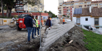 Marbella habilita una veintena de aparcamientos en la calle Conde de Villamediana