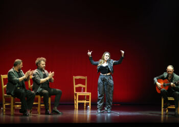 Leila Guerriero y María Terremoto ponen al público en pie en la clausura del festival Marpoética de Marbella