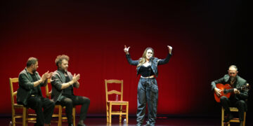 Leila Guerriero y María Terremoto ponen al público en pie en la clausura del festival Marpoética de Marbella