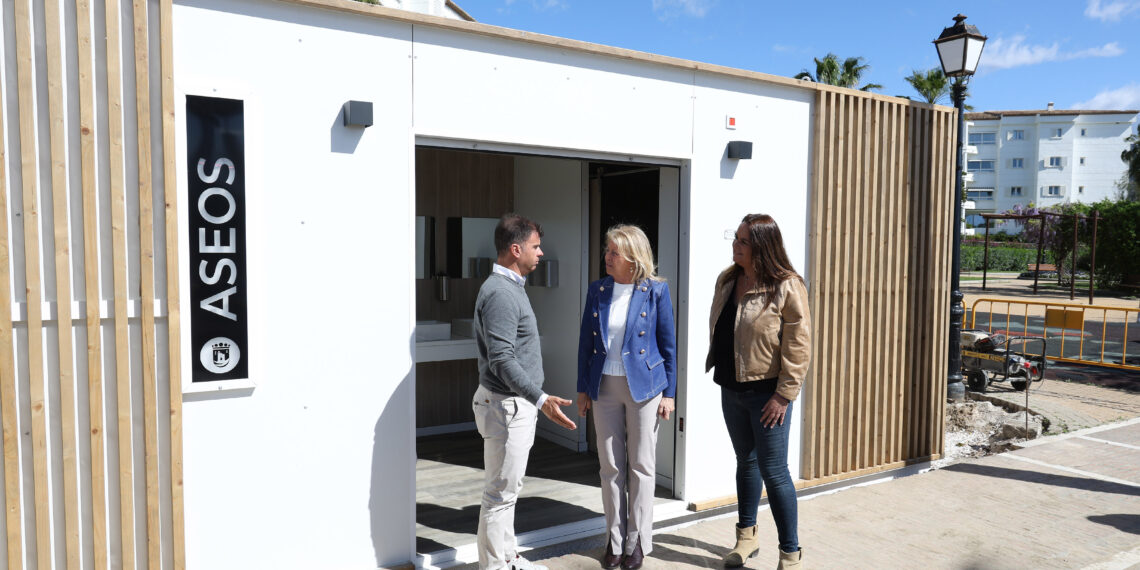 Instalados 40 nuevos módulos de aseos públicos modernos, funcionales y domotizados en el Paseo Marítimo de Marbella antes del verano