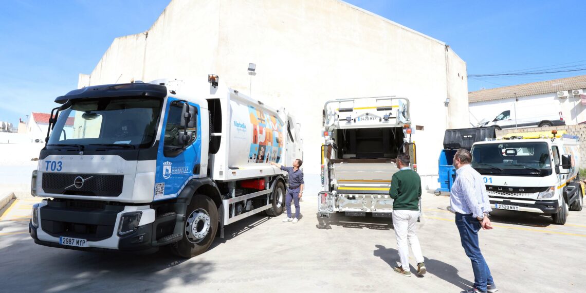 Marbella culmina la renovación de la flota de limpieza con la incorporación de siete vehículos especializados