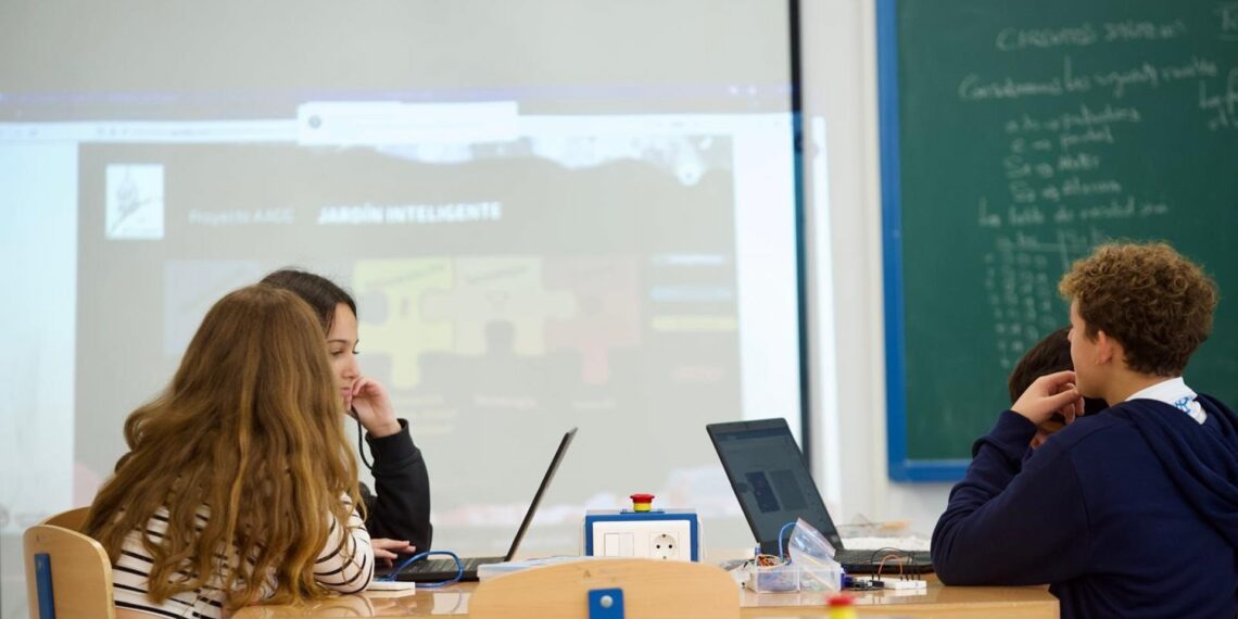 Málaga impulsa el desarrollo de proyectos científicos y tecnológicos en más de 250 centros docentes