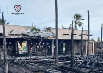 Devastador incendio en Silencio Beach de Torremolinos esta madrugada