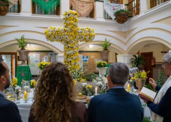 La Cruz de Mayo del Ayuntamiento de Benalmádena ya está abierta al público para vecinos y visitantes