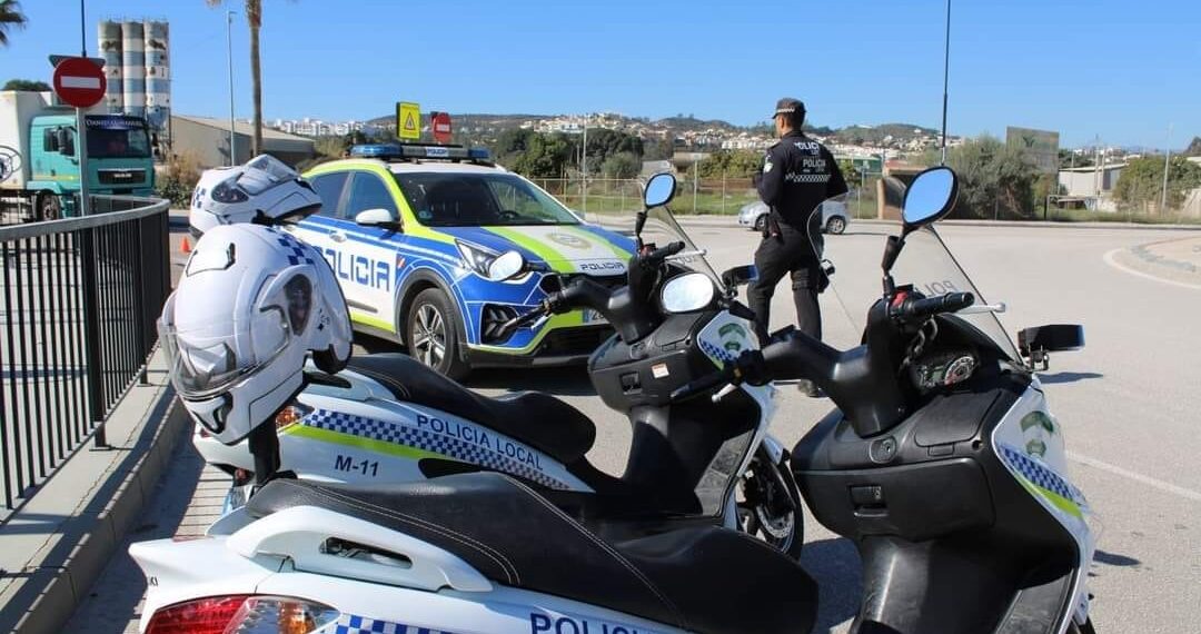 La campaña de refuerzo policial en Mijas permite detener a 15 personas y detectar 24 positivos en controles preventivos