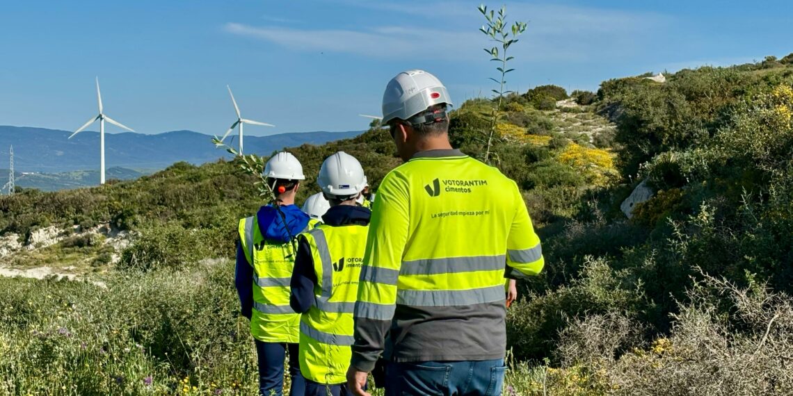 La cantera de Manilva celebra el Día de los Árboles con escolares del IES Las Viñas