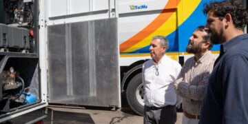 El Ayuntamiento de Benalmádena adquiere dos nuevos vehículos lava-contenedores