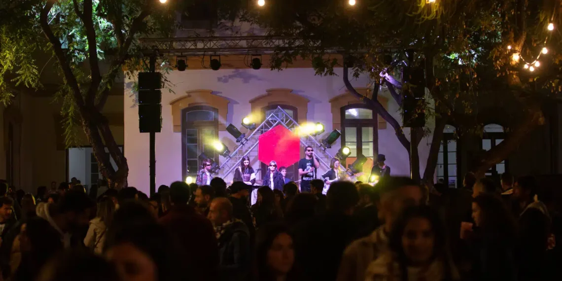 El ciclo de Sara Torres inaugura en La Térmica una semana cargada de actividades con la performance de Alberto Cortés, el RED Friday y Mixtura