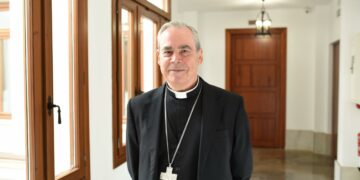 El obispo de Málaga, ingresado en la UCI por una infección tras una operación