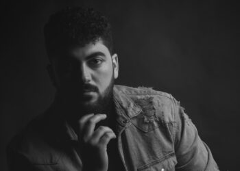 Gonzalo Alhambra llega este sábado a Fuengirola con su gira Lo Demás Me Sobra